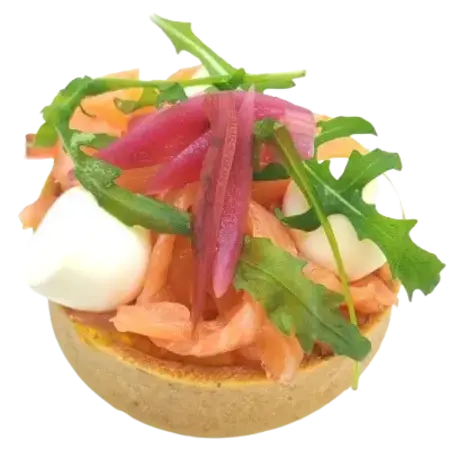 Tartelette salée au houmous de patate douce, saumon fumé et mozzarella